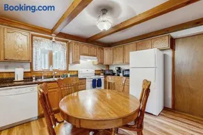 Rustic Woodland Retreat- Unit A - Image 4