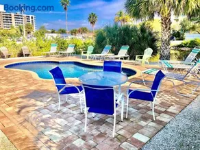 Sea Horse One Bedroom Pool Walk to Beach - Image 1