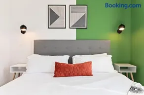 Unique 1-Bedroom DTLA Escape with City Views - Image 2