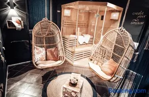 Holiday Home Wonderland with private Spa/Wellness - Image 2
