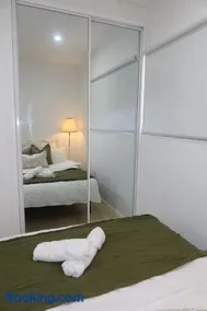 New Modern Family Retreat 3BR Near Parramatta - Image 2