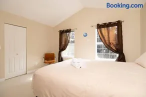 3BR 2BA Surrey Home | Quiet & Convenient - Image 4