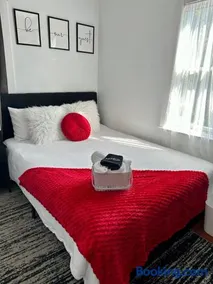 Modern Chic CoCo Chanel Inspired * Biz Friendly * Close To All - Image 4
