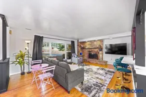 Comfort, Fun, & Charming - 5BR Oasis with Pool - Image 2