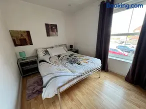 Chic Apartment - Image 3