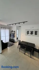 Apartamento completo, com vaga, varanda e piscina - Image 2