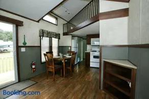 Arrowhead Camping Resort Cottage 11 - Image 1