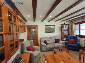 Apartamento en Benasque Casa Siñantonio - InmoCyma - Image 1