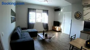 Arianas apartment - Image 3