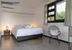 Teahupo'o Swell Lodge Bungalow - Image 3