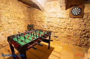 Charming Village Escape with Jacuzzi & Games Room - Image 3