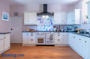 Greenhill Cottage Sea Views with Thatched Charm - Image 4