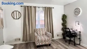 Studio B -Cozy home mins from Airport, Uptown and Downtown - Image 2