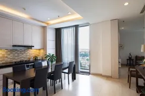 Dago Suite 3BR Luxury Apartment - Image 4