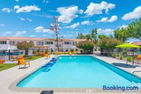 2BR Charming Mesa Stay Sleeps 4 Near Downtown - Image 1