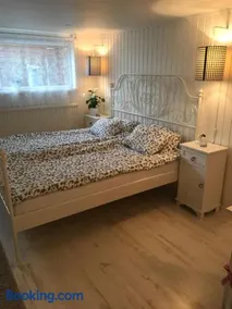 Room with pentry, separate entrance, no cardpayment - Image 1