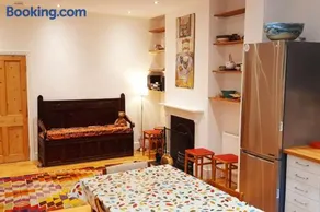 Stylish Victorian House - Image 4