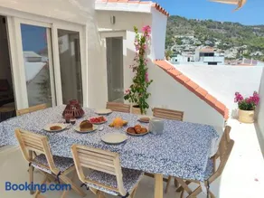 Spacious 4 bedroom townhouse with terraces and garage - Image 1