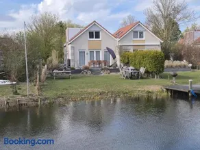 Prachtige vakantievilla aan IJsselmeer Makkum - Image 1