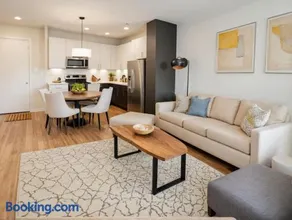 Art District Downtown Spacious Homes - Image 4