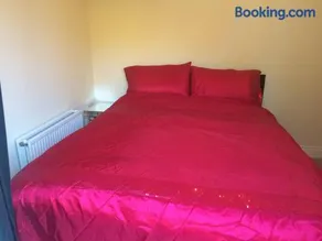 6 Bedroom House For Corporate Stays in Kettering - Image 3