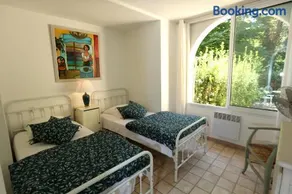 Le clos de la tour cassis piscine chauffée - Image 4