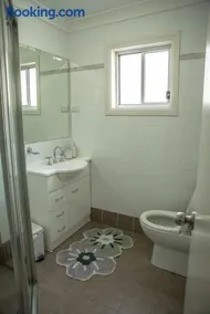 Cozy 3BR Retreat, Ensuite, Wi-Fi - Image 4