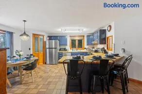 Spacious Accessible Waterfront Retreat - Image 2