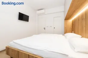 Andrea Deluxe Apartment with Pool - Image 2