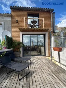 Maison entière avec terrasse surélevée - Image 1