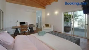 Luxury Retreat With Garden and Pool - Image 3