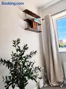 Relaxing Modern Stay for Families and Groups - Image 4