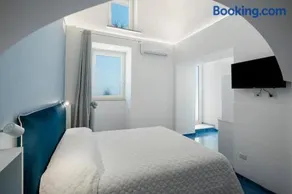 Blue View Luxury Rooms - Image 4