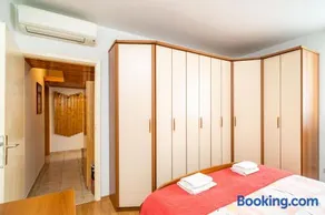 SPACIOUS THREE BEDROOM APARTMENT - Image 5