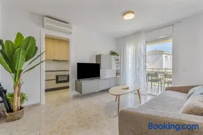 Voll ausgestattete wunderschöne Ferienwohnung mit Terrasse, Garten und Pool | Strandblick | Strand in der Nähe | Haustiere sind willkommen - Image 4