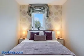 45 Guthrie Court, Fantastic top floor apartment next to Gleneagles - Image 2