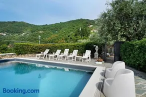 Villa Daphne Pool And Jacuzzi - Image 3