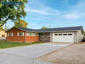 Great Family Friendly Home with Large Fenced Yard - Image 2