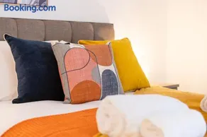 4 Bed - City Centre - TVs in Every Room - Contractors - Image 2