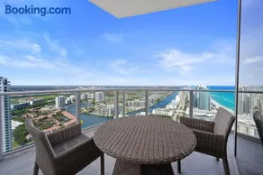 Beautiful Beachfront Penthouse - Image 2