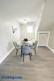 *Spacious 3-Bedroom~Deck*Firepit*Grill~12-Points - Image 3