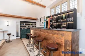 6 STAR, Brand New, Stunning Luxury Suites in a Characterful Historic Manor, Blending Timeless Charm with Modern Style! Welcome to the Old School Manor, Halkyn!! - Image 4