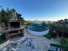 Villetta vista mare con piscina, giardino e parcheggio privato - Image 1