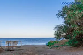 Casa Sofianna 2-bedroom home next to sandy beach - Image 1