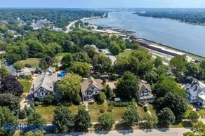 Historic Tudor with River Views & Fun Gaming Room - Image 3