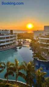Cobertura em Resort Pé na Areia com Piscina Hidro - Image 2