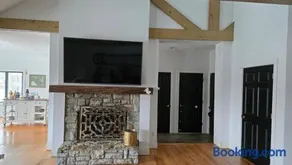 Beautiful Kentucky Derby Rental Home Accommodating 10 Guests or More - Image 1