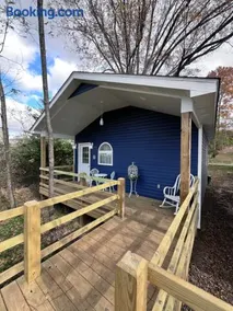 Romantic Tea Cottage with Deck and Nature - Image 4
