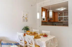Pretty garden apartment next to a charming beach - Image 3
