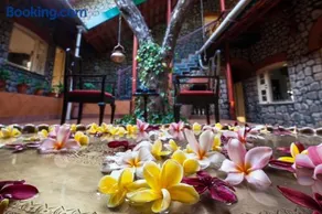 StayVista's Retreat on Cloud 9 Homestay - 2BHK Mountain-View Homestay with Orchard - Image 4
